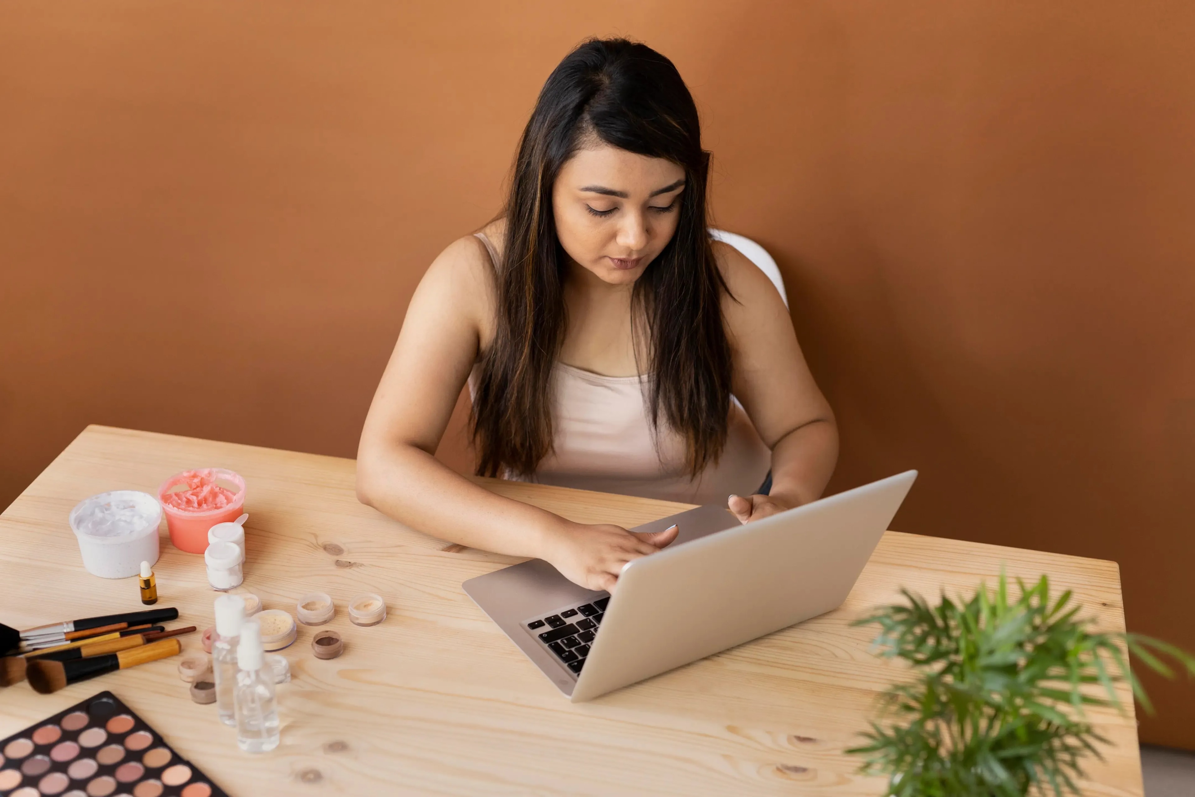 Esthetician_Peak_Season_Scheduling_Software_Guide_DINGG