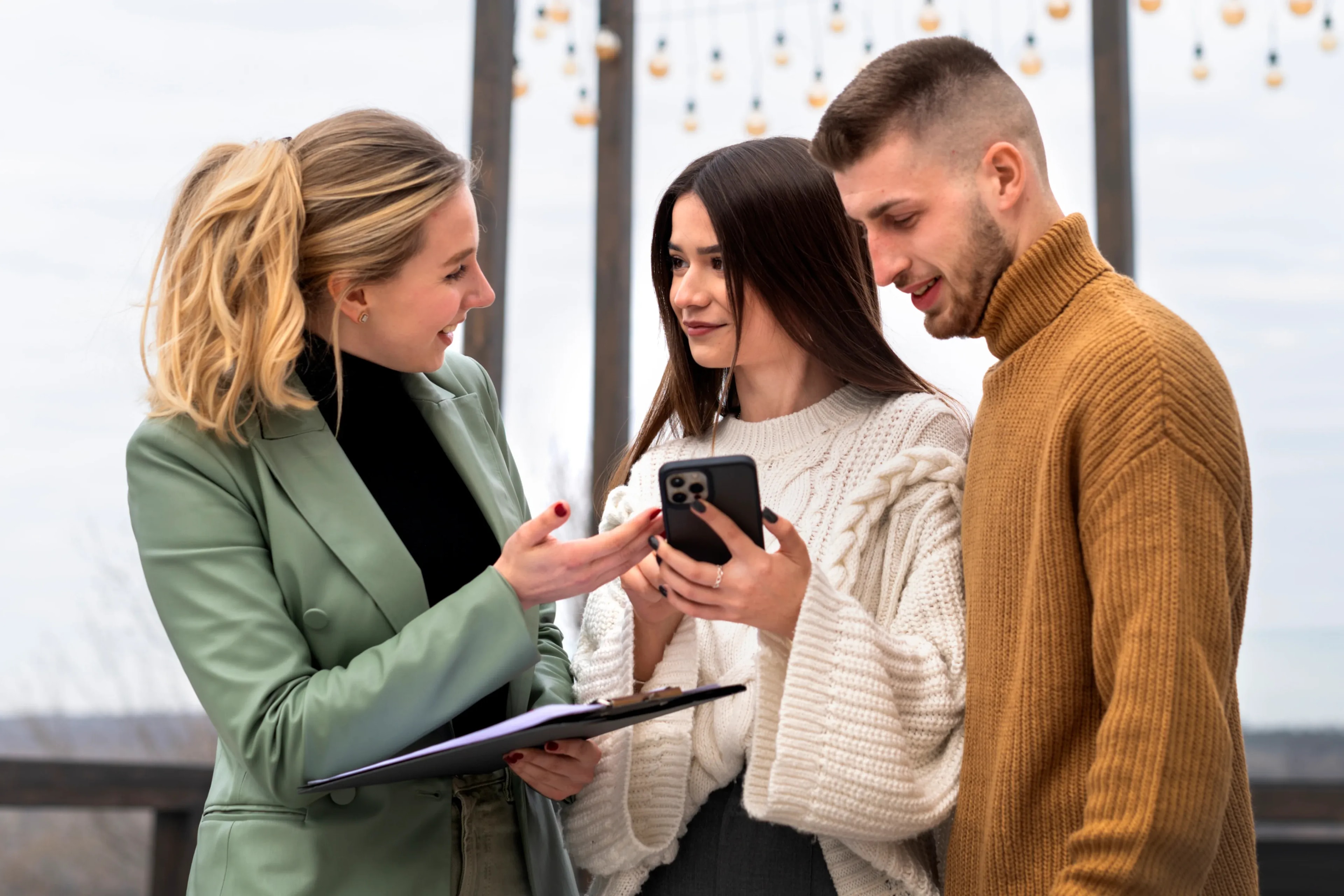 How_to_Text_and_Talk_to_Your_Best_Clients-Like_a_VIP_Helper_DINGG