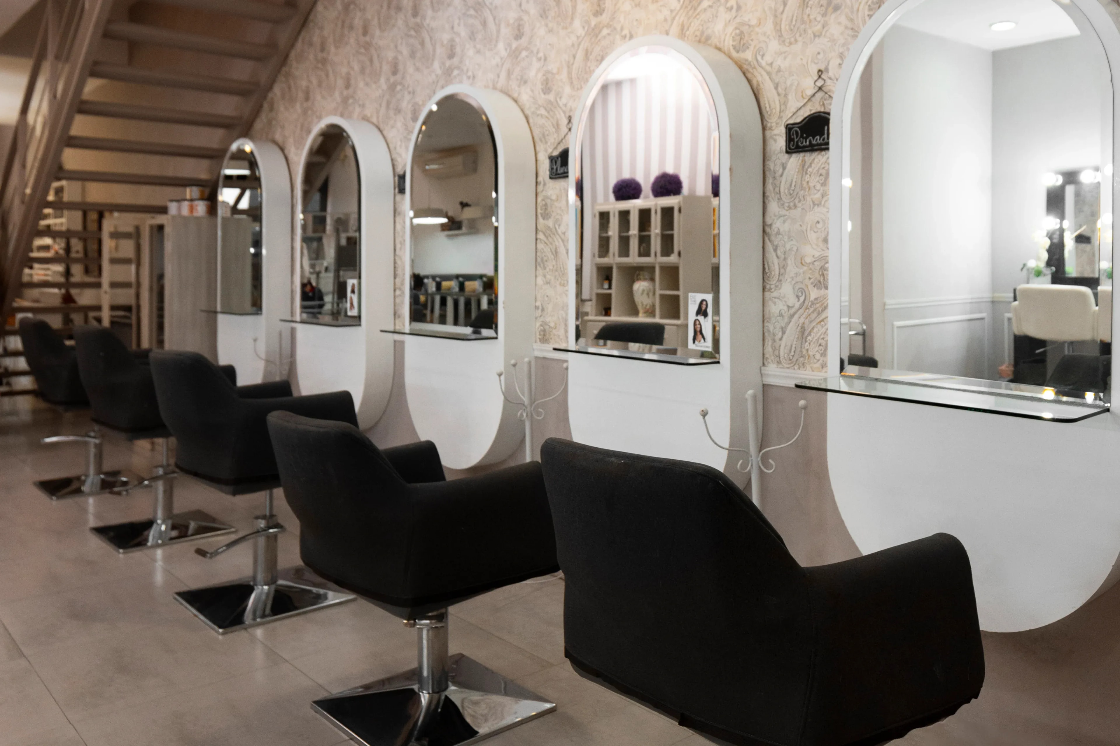 6_Features_for_Max_Chair_Utilization_in_Team_Based_US_Salons_DINGG