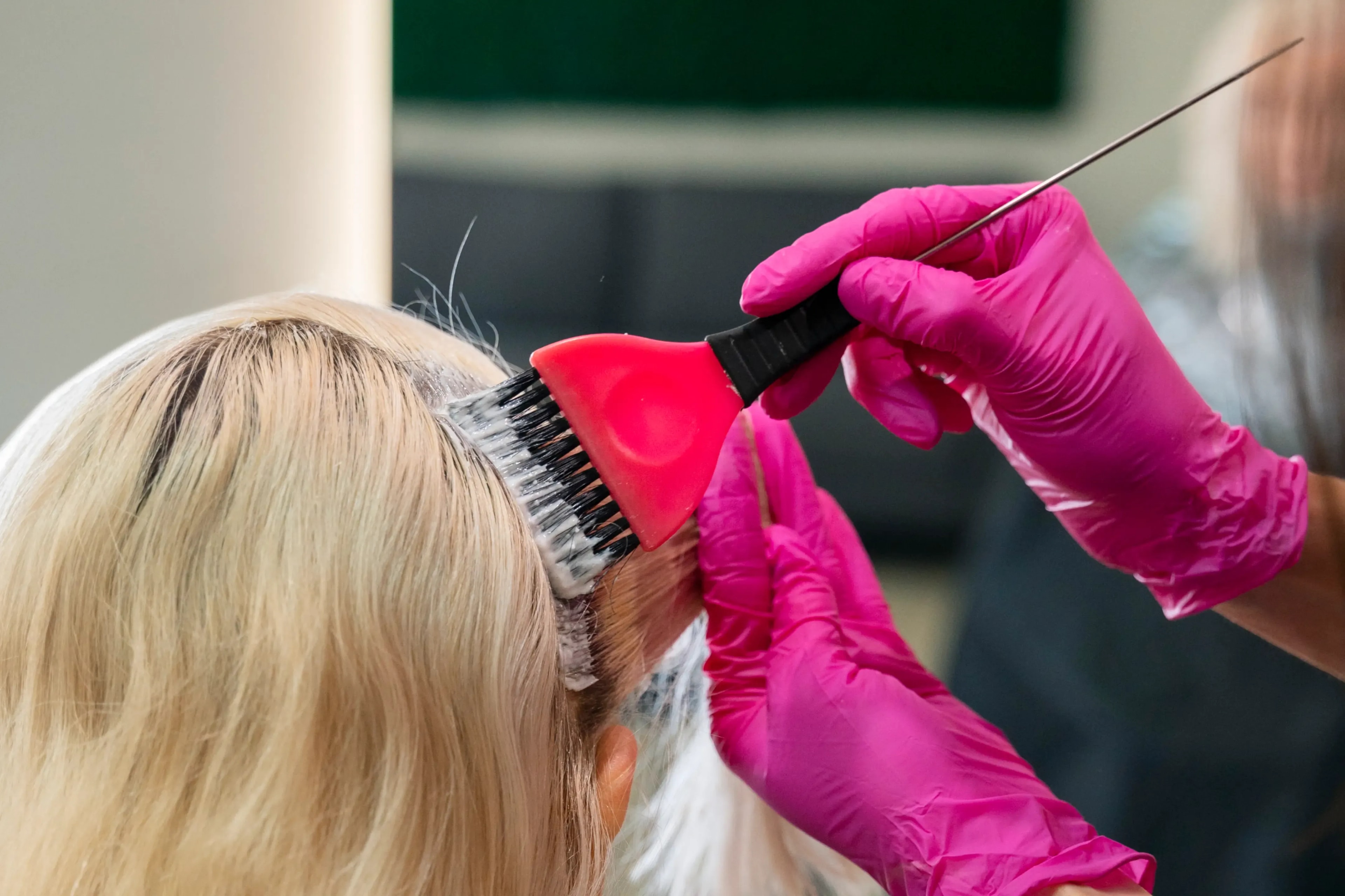 Mastering_Modern_Hair_Color_Techniques_From_Balayage_to_Babylights_A_Salon_Guide_for_2025_DINGG