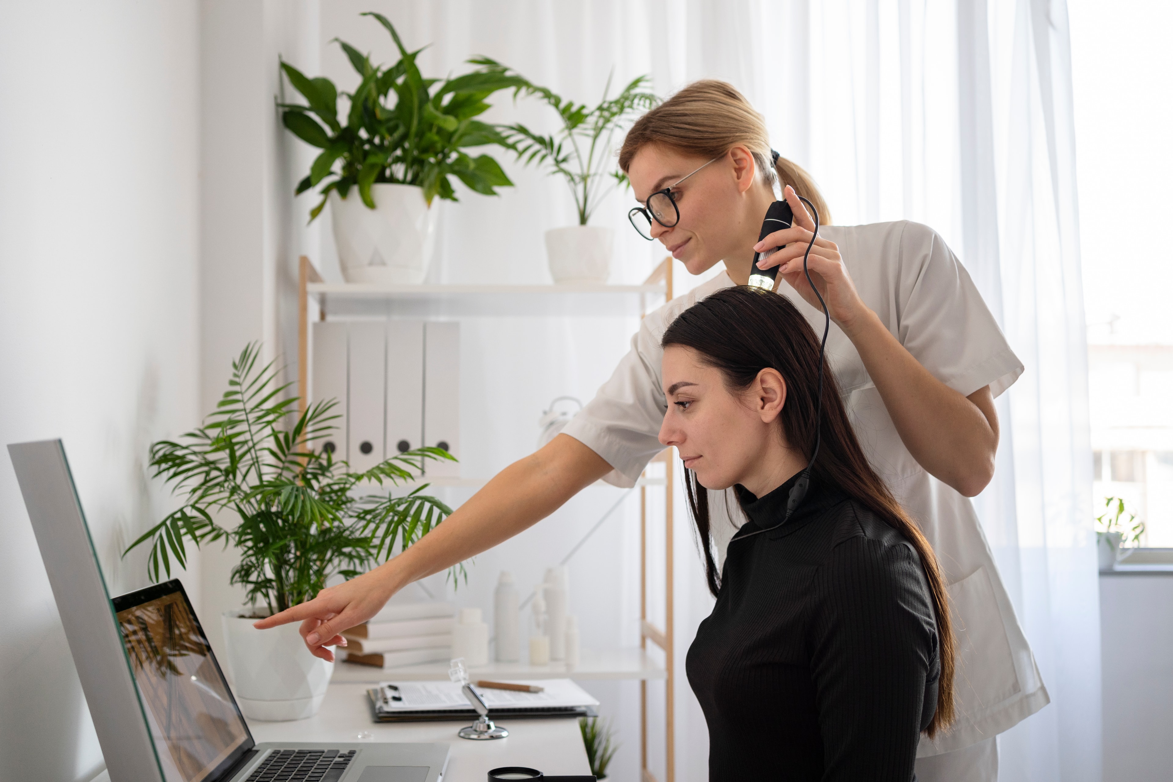 What to Look for in Salon Software Guide for US Owners