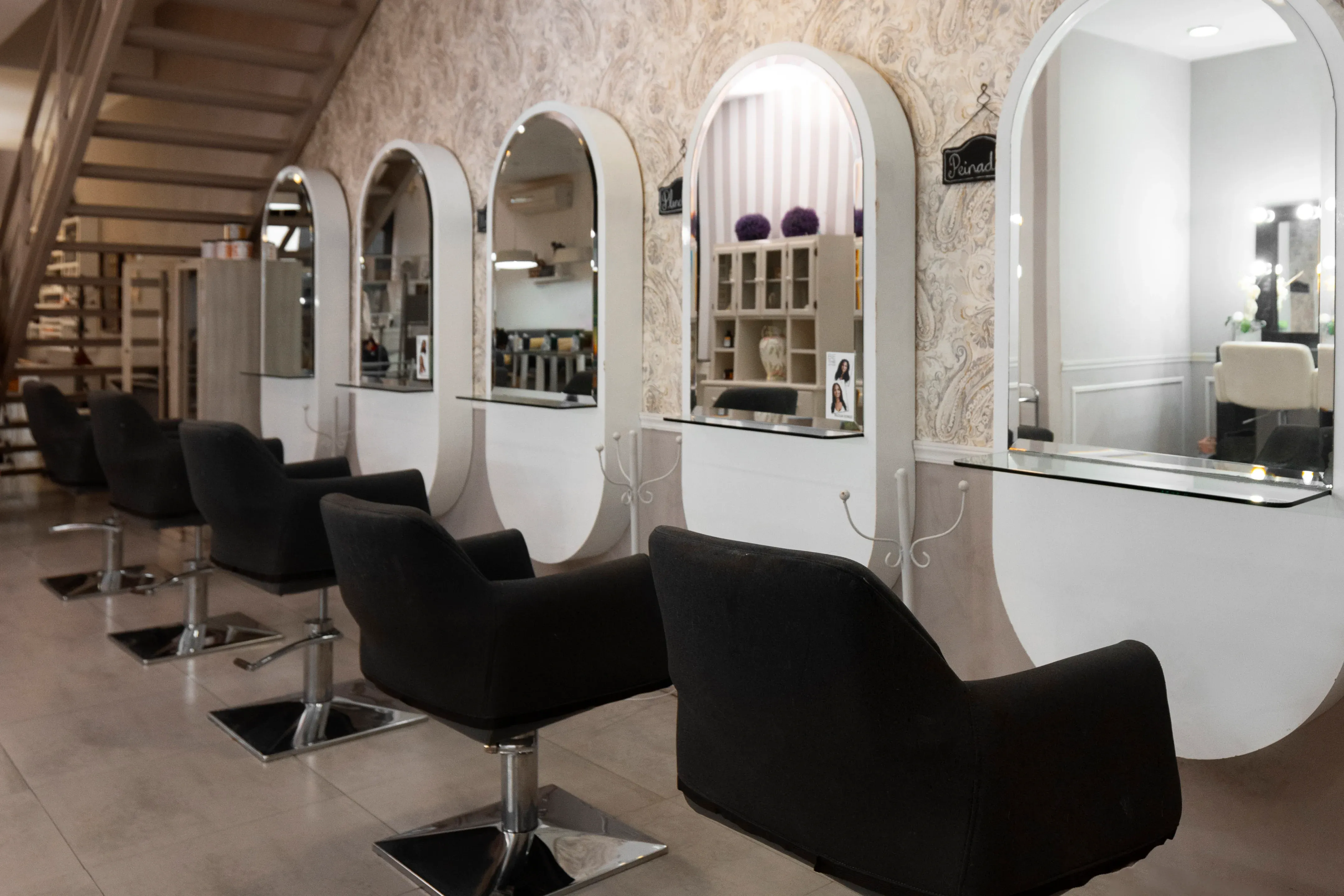 6_Features_for_Max_Chair_Utilization_in_Team_Based_US_Salons_DINGG